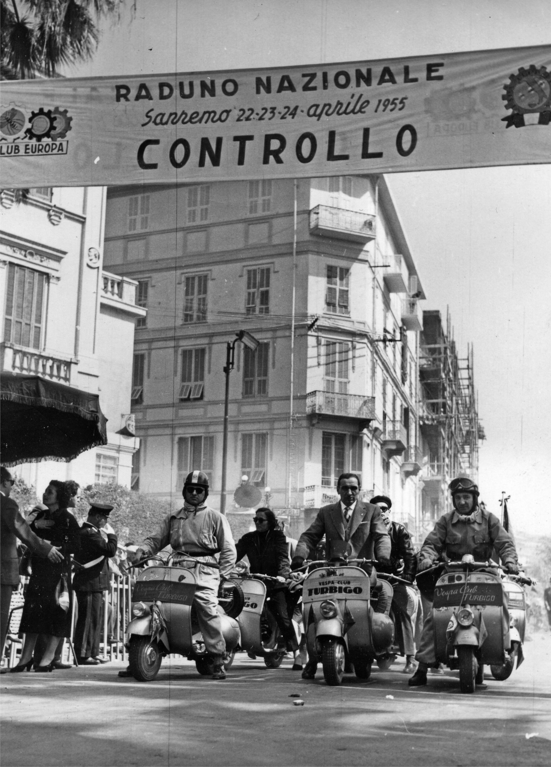 History of the Vespa World Club – Vespa World Club